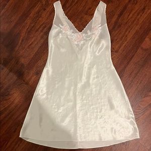 🚫SOLD🚫 Vintage Silky Floral Night Slip